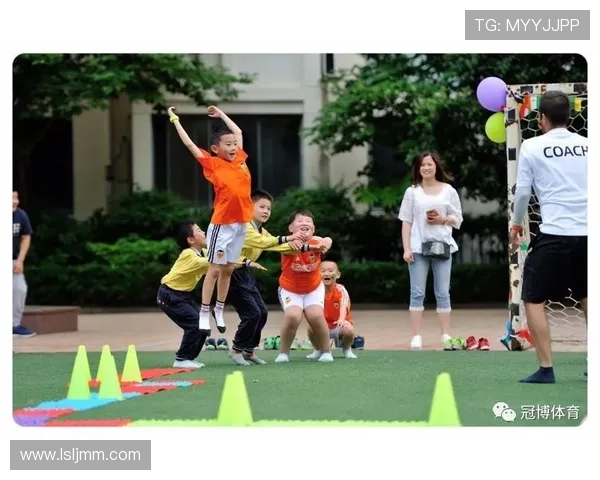 足球明星带娃的亲子时光与普通父母的生活对比分析